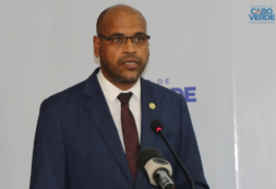 Governo decide, por ajuste direto, licenciamento para dragagem de areia