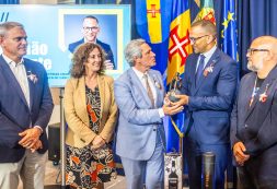 Ministro Abraão Vicente homenageado pelo Governo Regional a Madeira e a Comissão Organizadora da Mesclarte'24