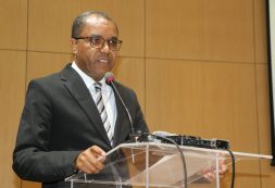 Ministro Amadeu Cruz preside cerimónia do 19º aniversário da Uni-CV