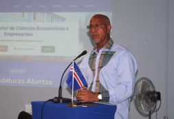 Ministro Eurico Monteiro preside abertura da Feira de Empreendedorismo do ISCEE