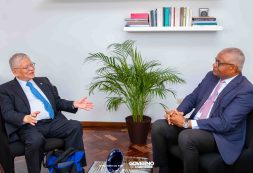 Ministro do Mar recebe embaixador do Japão e reforça cooperação no setor das pescas