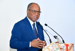 Ulisses Correia e Silva preside à abertura da 2.ª edição do Salão Internacional das Empresas da Diáspora Cabo-Verdiana em França