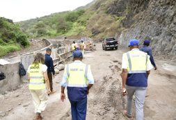Orçada em 300 mil contos a Estrada Pilão Cão – Cutelo Gomes arranca em S. Miguel