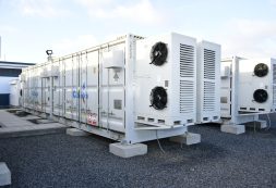 Primeiro Ministro inaugura Sistema de Armazenamento de energia em baterias em S. Vicente