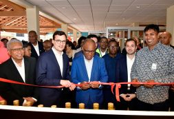 Primeiro Ministro na Boa Vista: Governo investe cerca de 196 milhões de Euros na modernização aeroportuária em todo o país