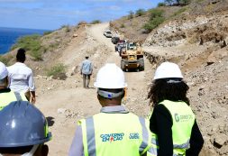Governo na ilha Brava: Primeiro Ministro visita obra de construção da estrada Esparadinha–Palhal