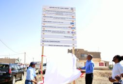 Primeiro Ministro na Boa Vista: arrancaram as obras para reabilitação e asfaltagem da estrada de acesso à Zona Norte (investimento de mais 900 mil contos)