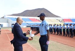 Ministro da Administração Interna encerra XIV Curso de Formação inicial de Agentes de 2ª classe da Polícia Nacional