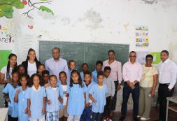 Ministro da Educação garante intervenções nas Escolas Básicas de Cabeça Fundão e de Tinteira em Santa Catarina do Fogo