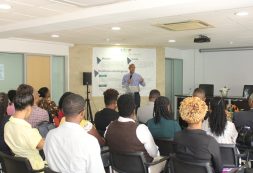 Eurico Monteiro enaltece papel da mulher cabo-verdiana na sociedade e na formação de valores familiares