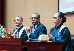 Ministro da Educação confere posse à nova Reitora da Uni-CV