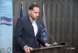 “O Governo continuará a implementar políticas públicas para o desenvolvimento do setor privado” - Pedro Lopes