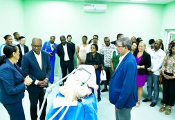 Primeiro-ministro inaugura Centro de Simulação Clínica na cidade da Praia