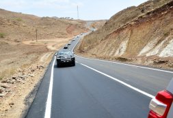Ulisses Correia e Silva inaugura estrada Ribeirão Chiqueiro - Fontes Almeida (S. Domingos)