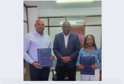 Governo investe na aquisição de 100 motores para pescadores