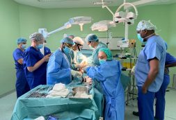 Cabo Verde faz história: Primeiro transplante renal é realizado com sucesso no Hospital Universitário Agostinho Neto