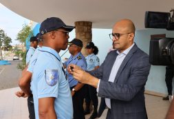 Cerimónia de acolhimento dos novos Agentes de 2ª Classe, recém colocados no Comando Regional do Sal e de imposição de patentes a efetivos da Polícia Nacional