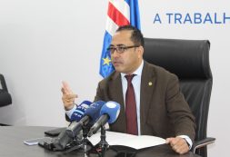 Governo garante condições para cobertura imparcial das Legislativas e destaca avanços na comunicação social