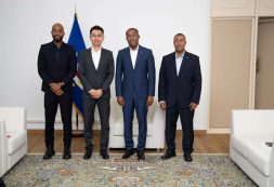Francisco Carvalho recebe equipa da Huawei para reforçar cooperação na transformação digital de Cabo Verde