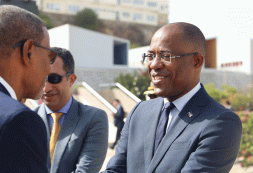 Primeiro-Ministro assinala 51.º aniversário da Independência e anuncia nova etapa de desenvolvimento centrada nas pessoas