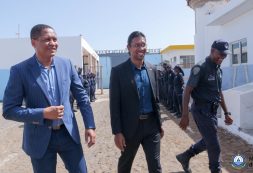 Ministro Clóvis Silva visita Cadeia Central da Praia e Campus da Justiça