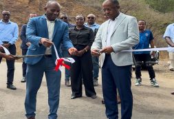 Primeiro-Ministro Francisco Carvalho inaugura estradas asfaltadas de Levada e Achada Costa em São Lourenço dos Órgãos