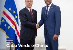 Primeiro-Ministro recebe em audiência Embaixador Chinês