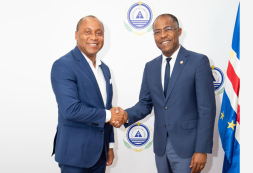 Primeiro-Ministro garante construção de novo Centro de Saúde em São Salvador do Mundo e asfaltagem de várias vias em Mindelo